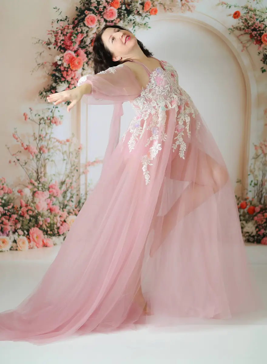 Kate Mesh Hanging Neck Mid Sleeve Trailing Maternity Photoshoot Dress - Image 4