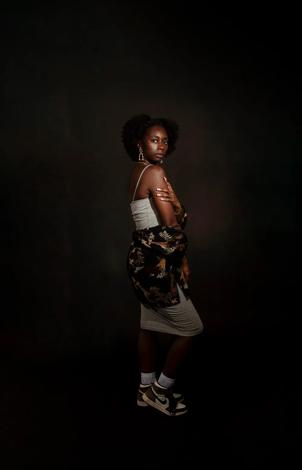 Kate Black Seamless Paper Backdrop for Photography - Image 7