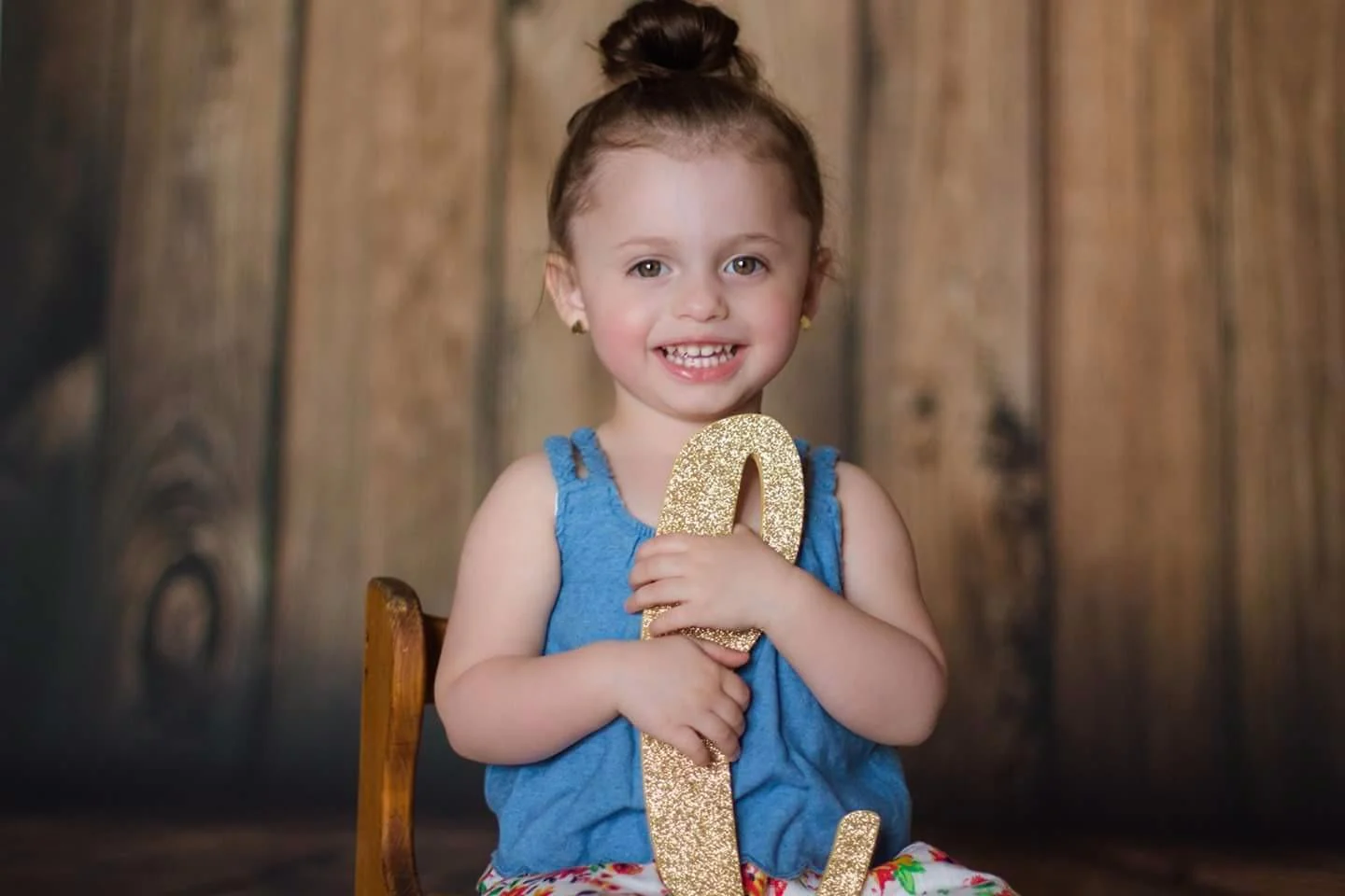 Kate Brown Wood Backdrop For Baby Newborn Photography Shoot - Image 3