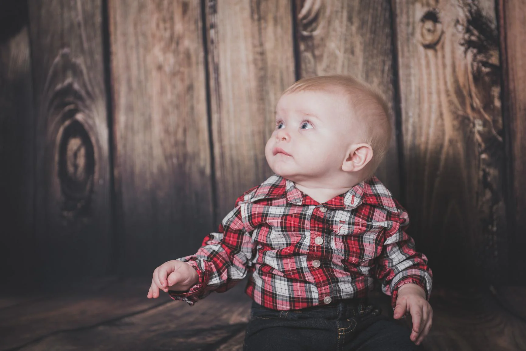 Kate Brown Wood Backdrop For Baby Newborn Photography Shoot - Image 6