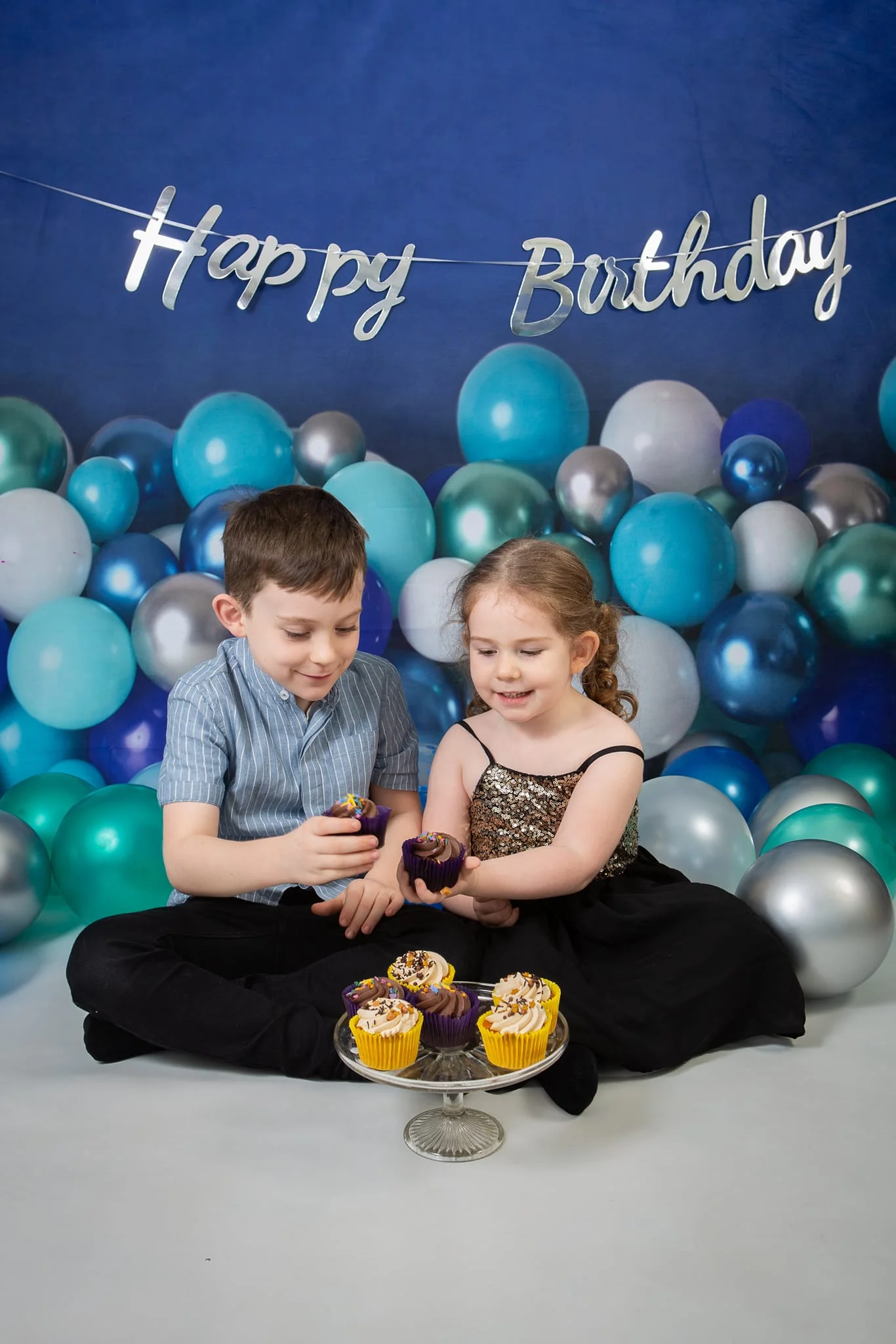 Kate Cake Smash Backdrop Blue Balloon Designed by Mandy Ringe Photography - Image 7