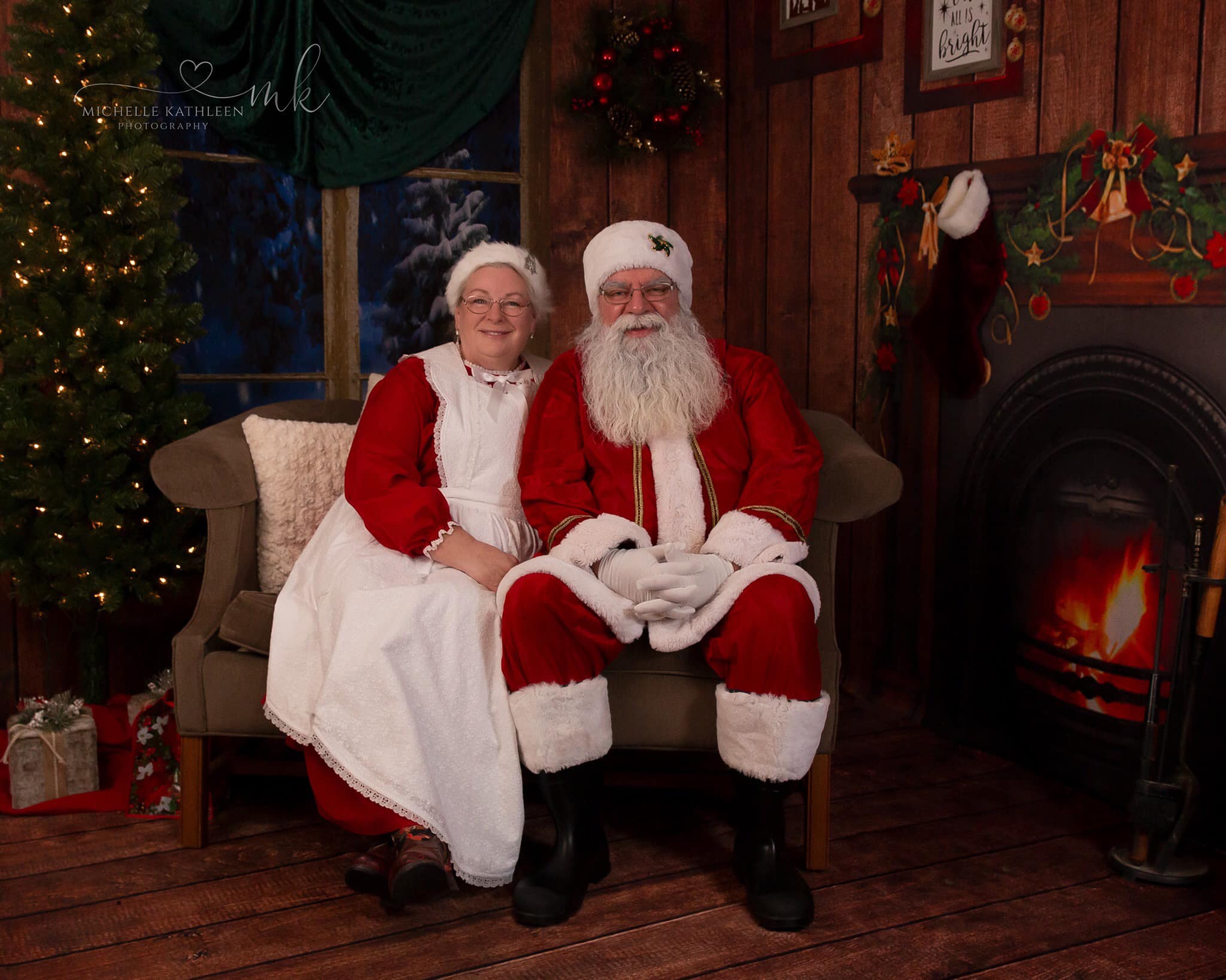 Kate Christmas Dark wood room set - Image 3
