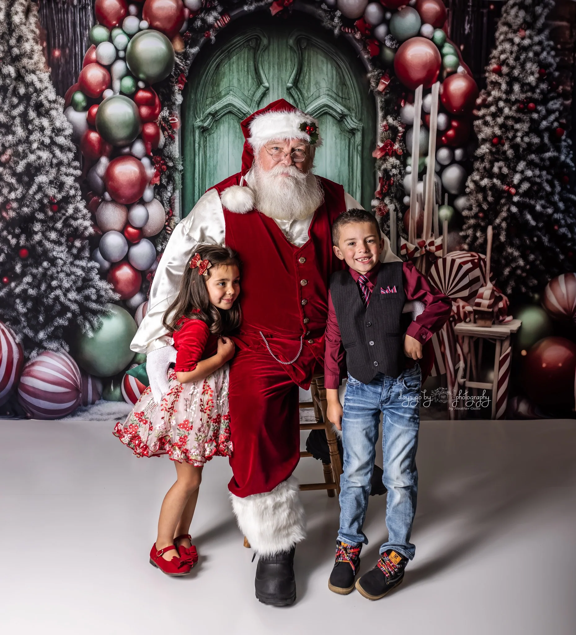 Kate Christmas Holiday Balloon Arch Green Door Backdrop for Photography - Image 3