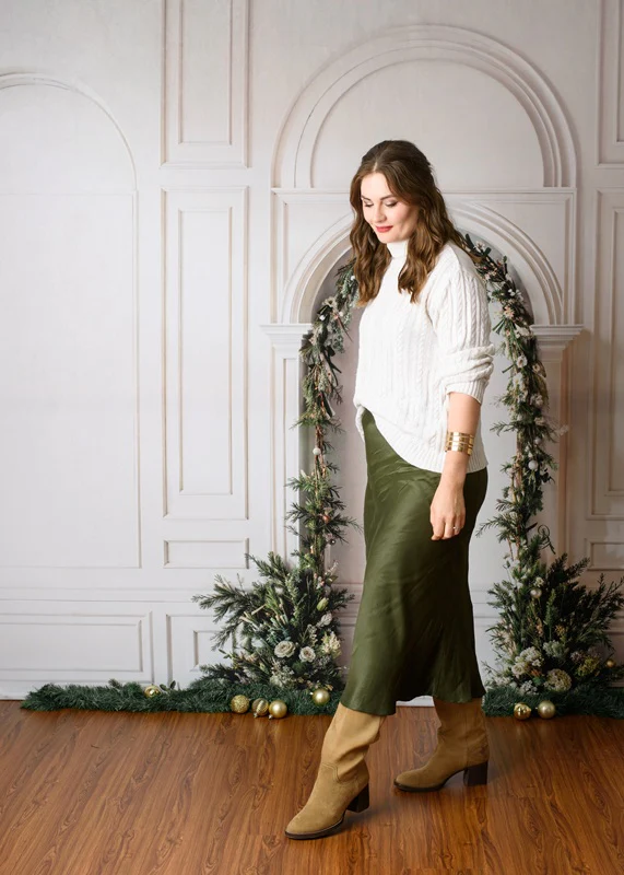 Kate Christmas Pine Leaf Arch White Retro Wall Backdrop Designed by Emetselch - Image 4