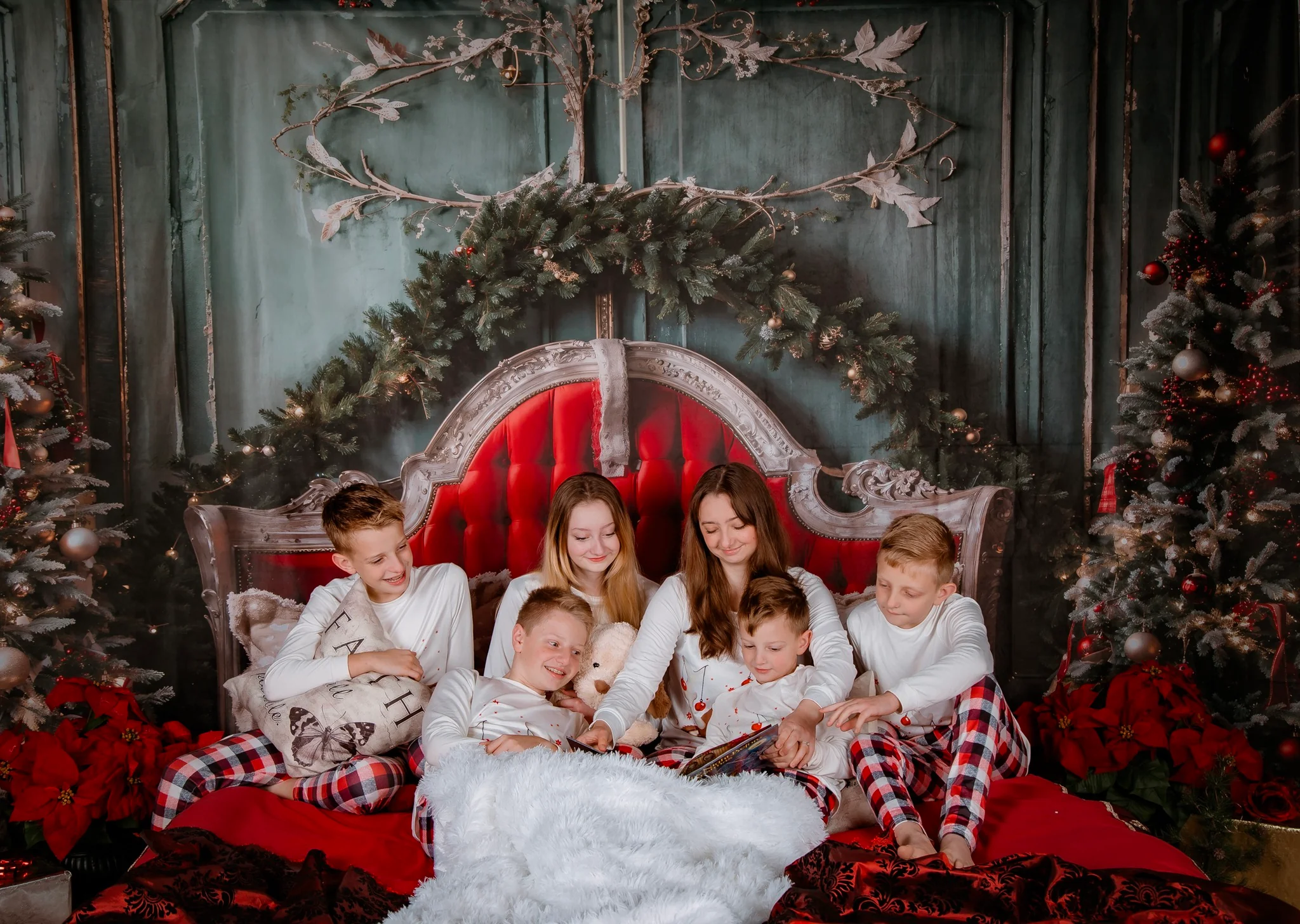 Kate Red Christmas Headboard Green Wall Tree Backdrop Designed by Emetselch - Image 7