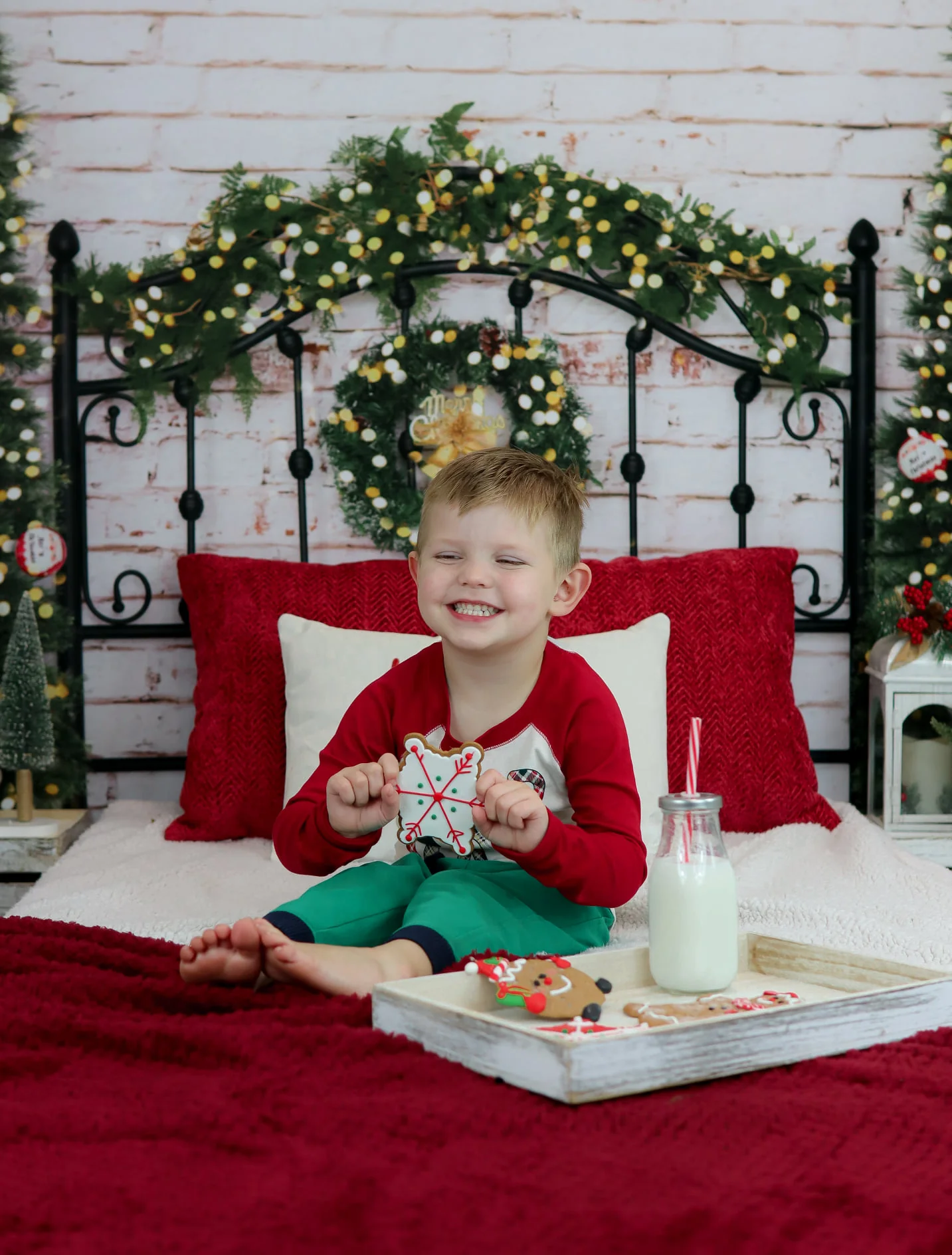 Kate Christmas Tree Bedside Backdrop Designed by Emetselch - Image 3