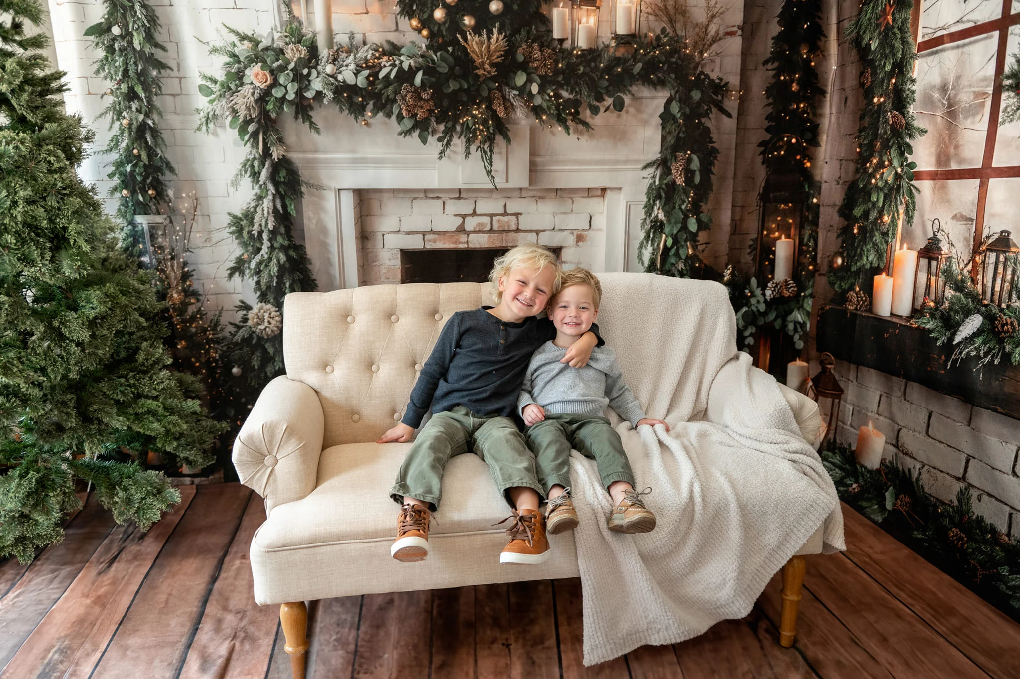 Kate Christmas Window White Brick Wall Room Set - Image 4