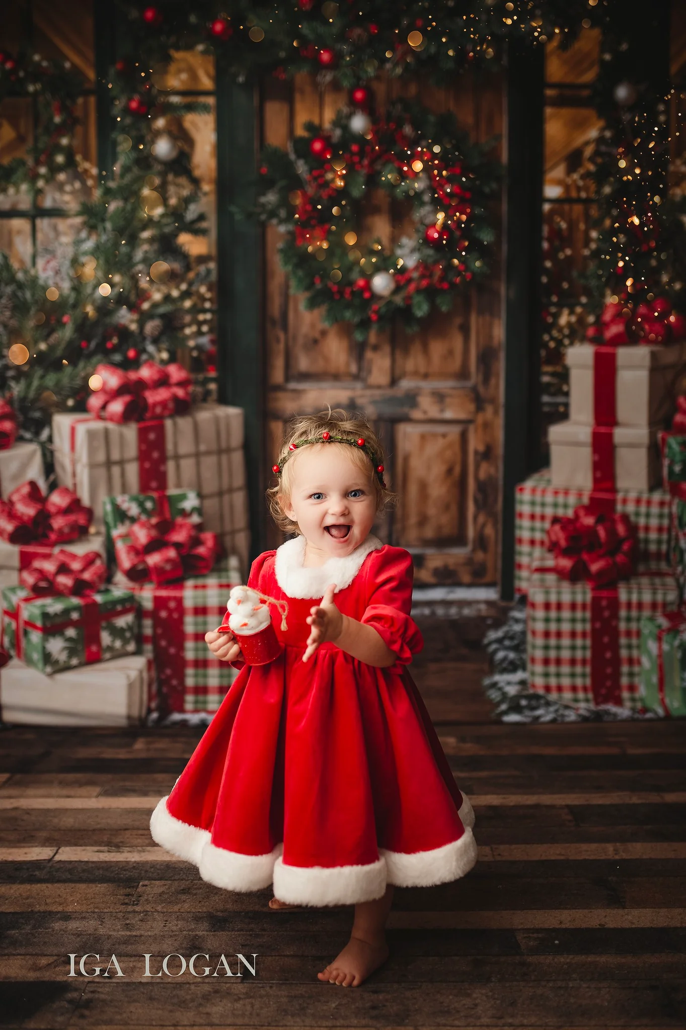 Kate Christmas Wooden Door Gifts Backdrop Designed by Emetselch - Image 4