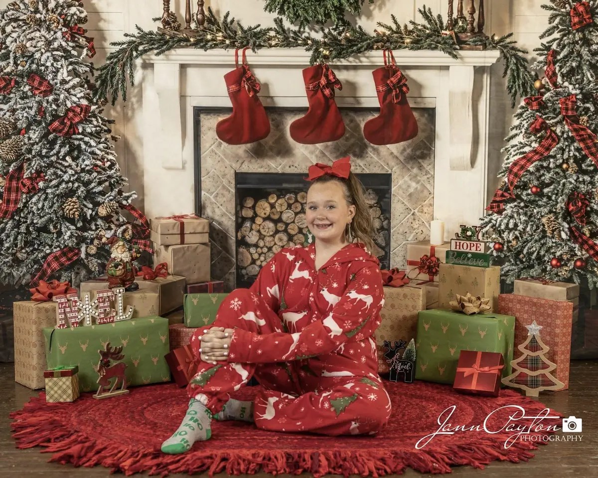 Kate Christmas Wreath White Fireplace Room Backdrop Designed by Emetselch - Image 3