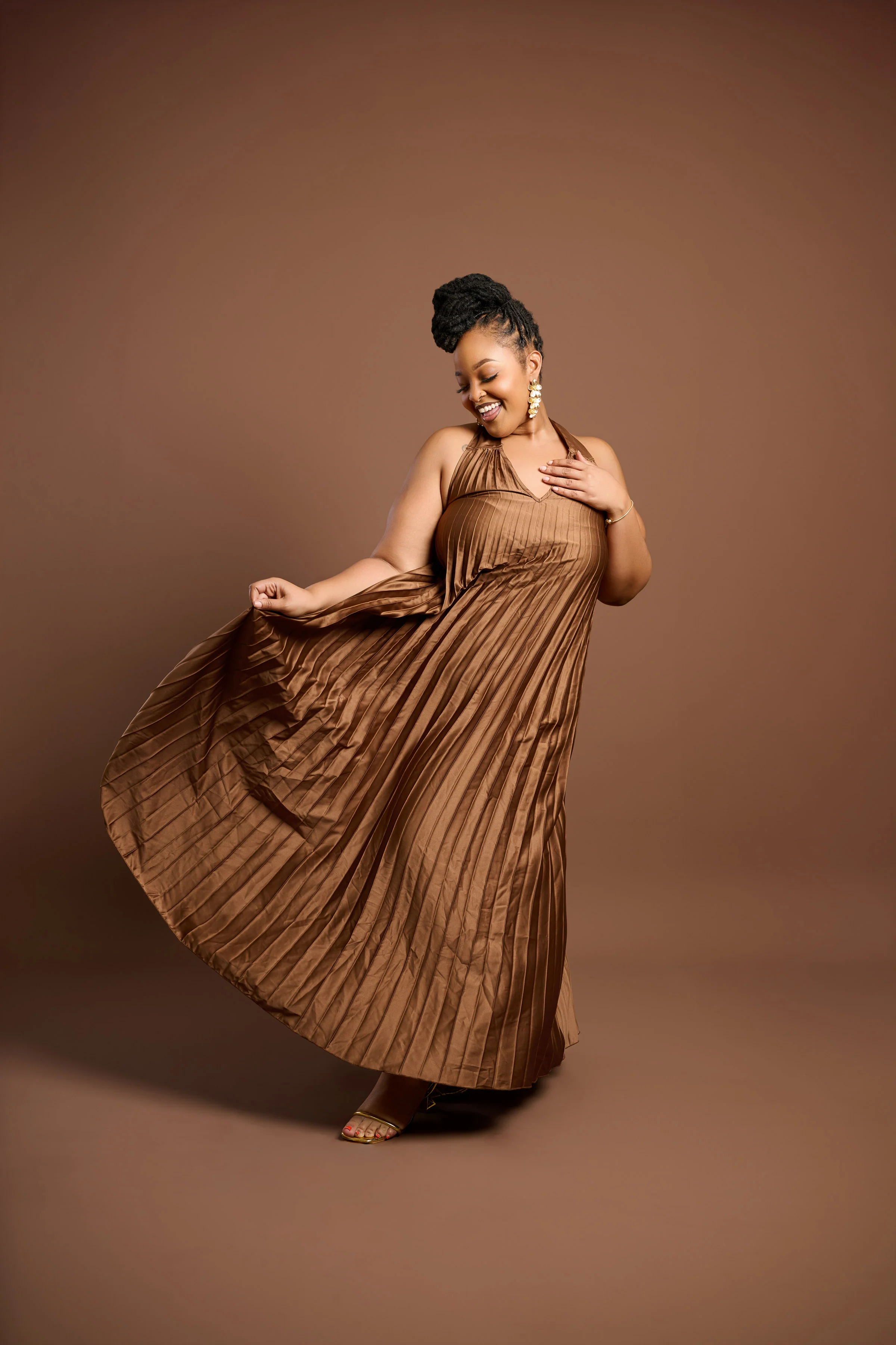 Kate Cocoa Brown Seamless Paper Backdrop for Photography - Image 3