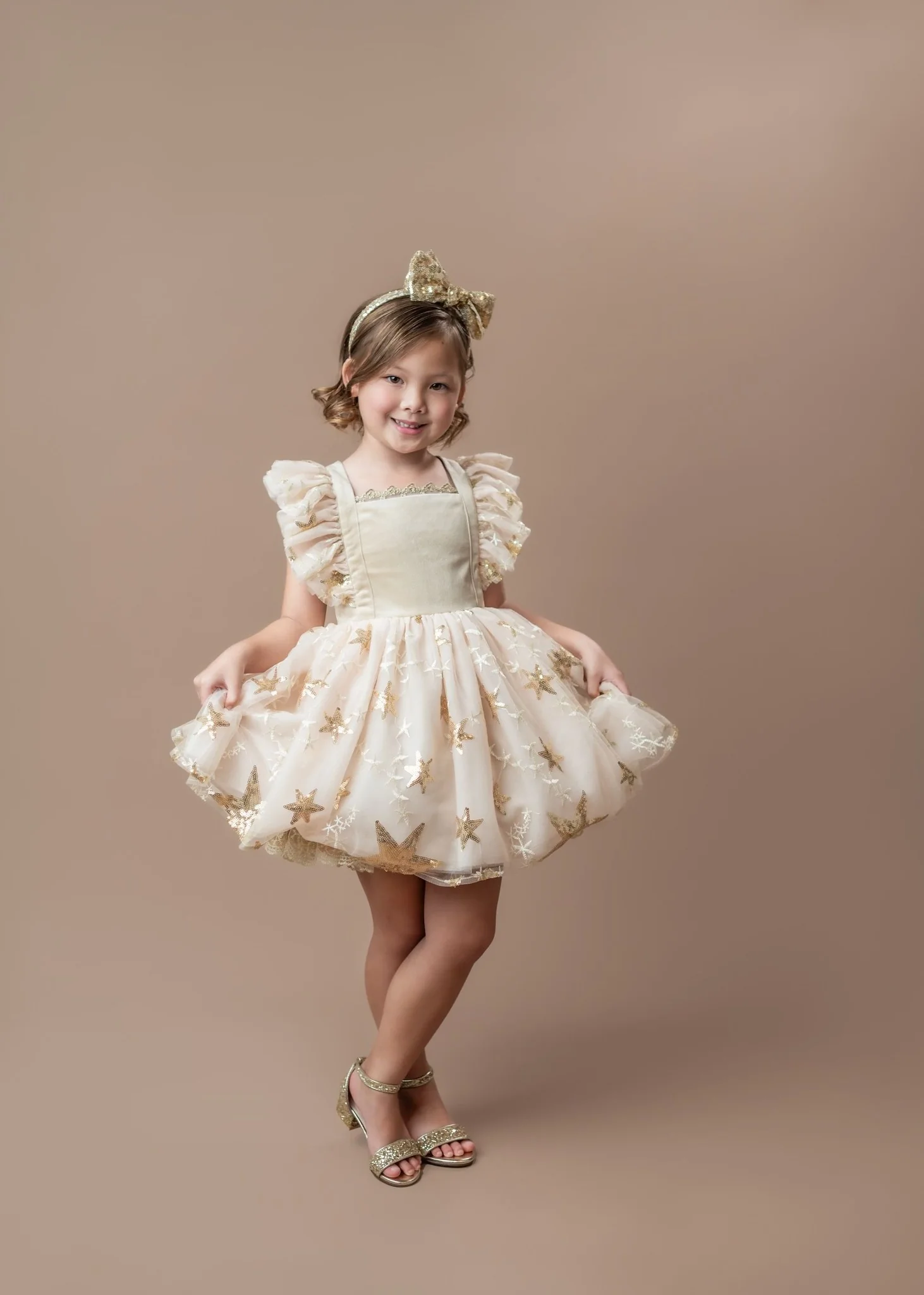 Kate Dark Beige Brown Seamless Paper Backdrop for Photography - Image 2