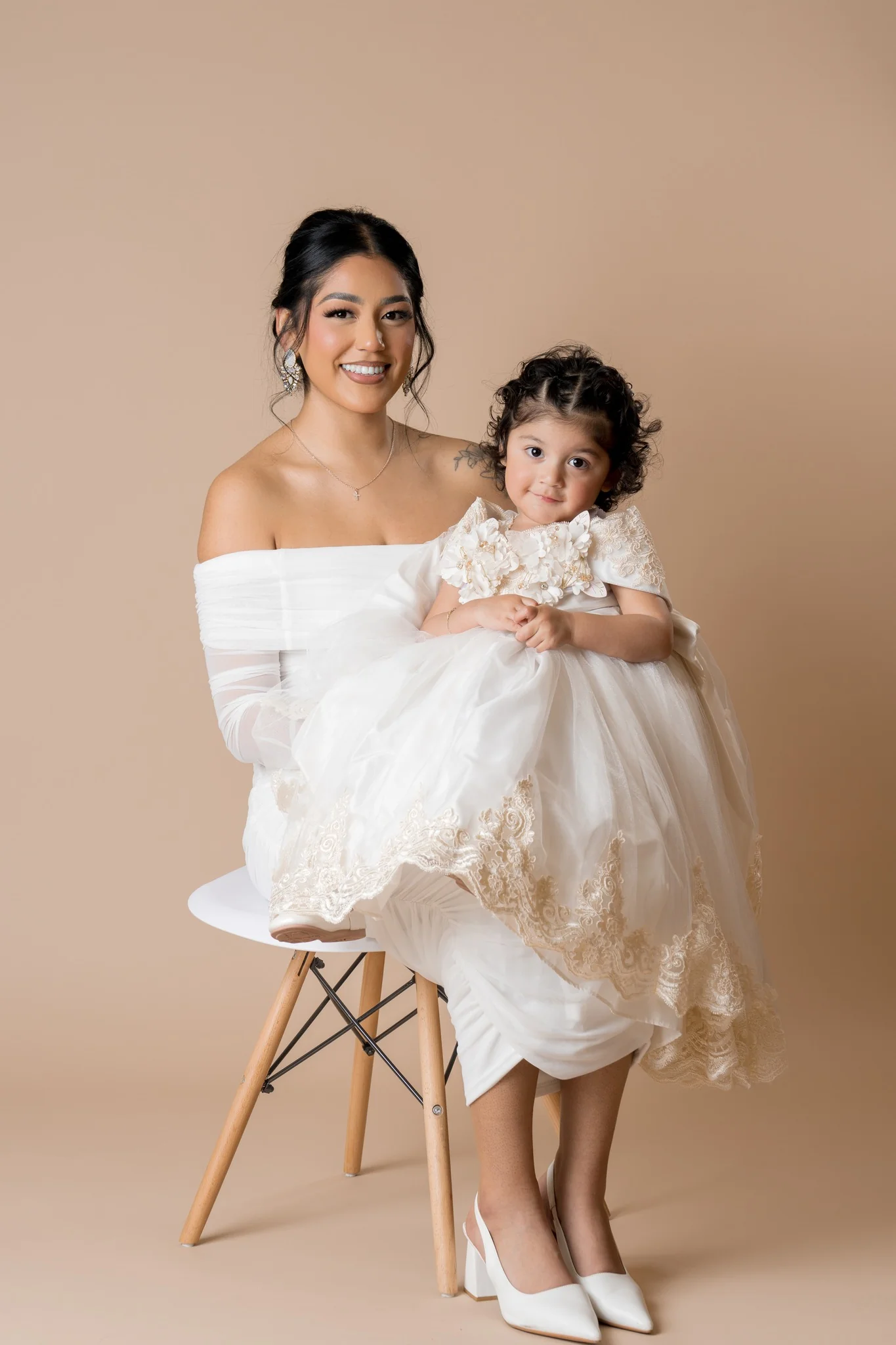 Kate Dark Beige Brown Seamless Paper Backdrop for Photography - Image 3