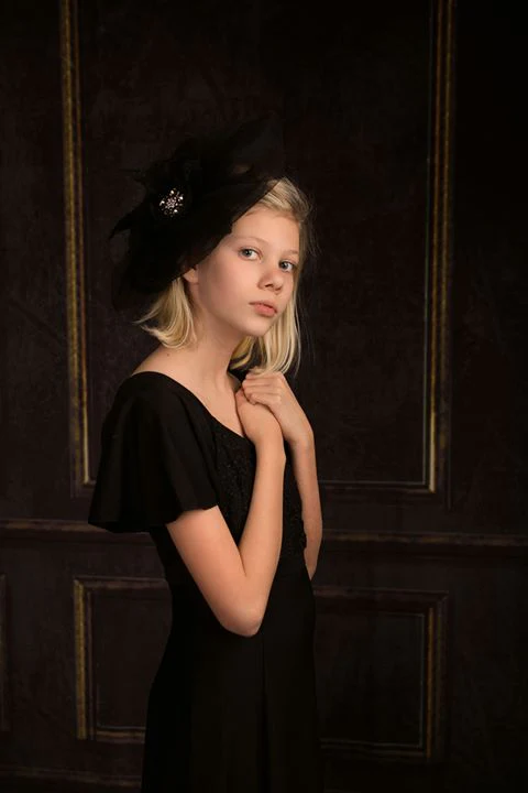 Kate Dark Green Vintage Classical Door wall Backdrop for Photography - Image 6