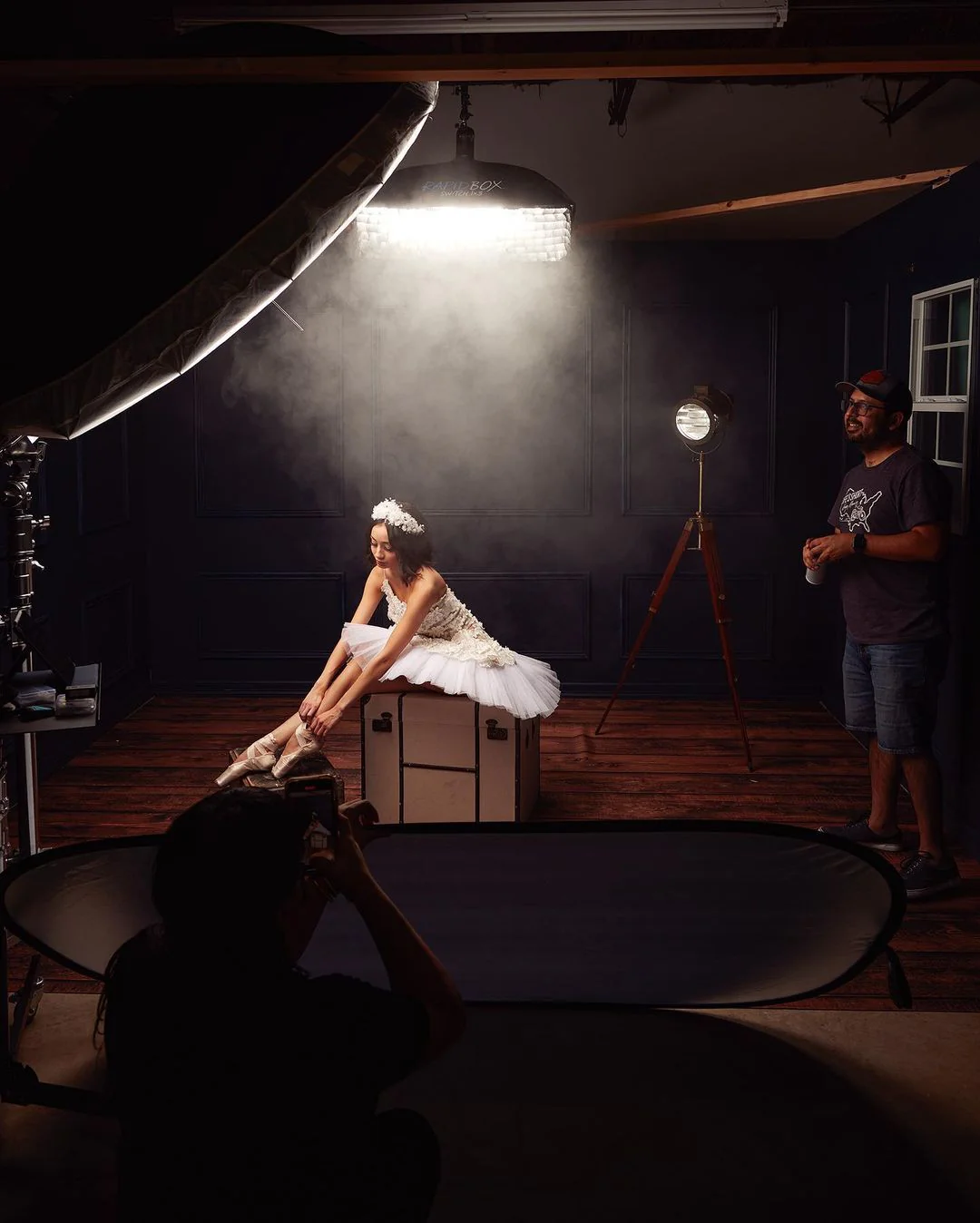 Kate Dark Wall With Floor Backdrop for Photography - Image 3