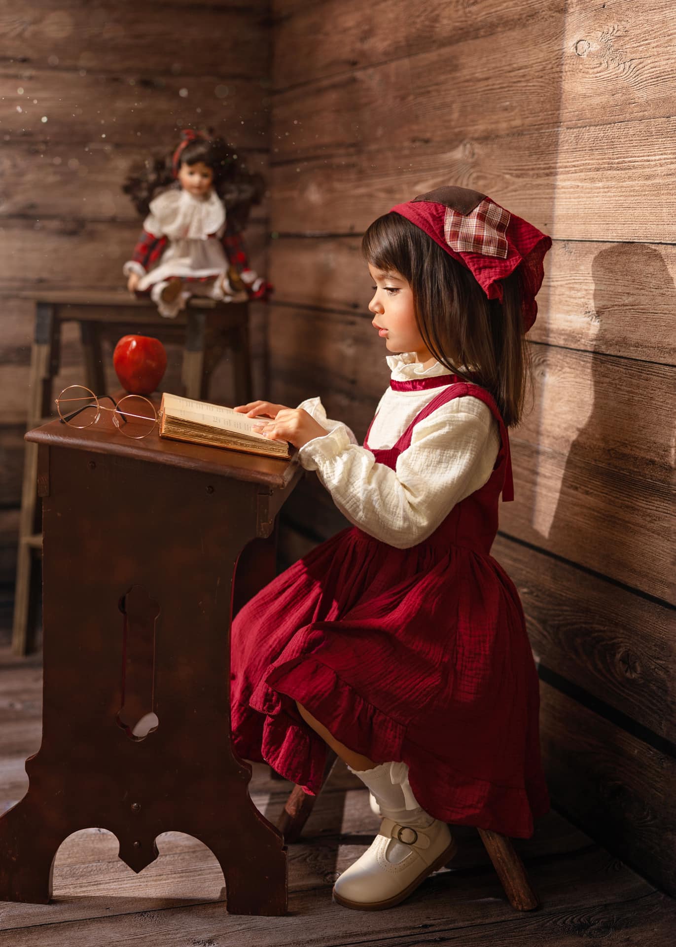 Kate Dark wood backdrop + wood floor mat - Image 5