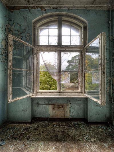 Kate Gray Retro Castle Window Shabby Backdrop for Wedding - Image 2