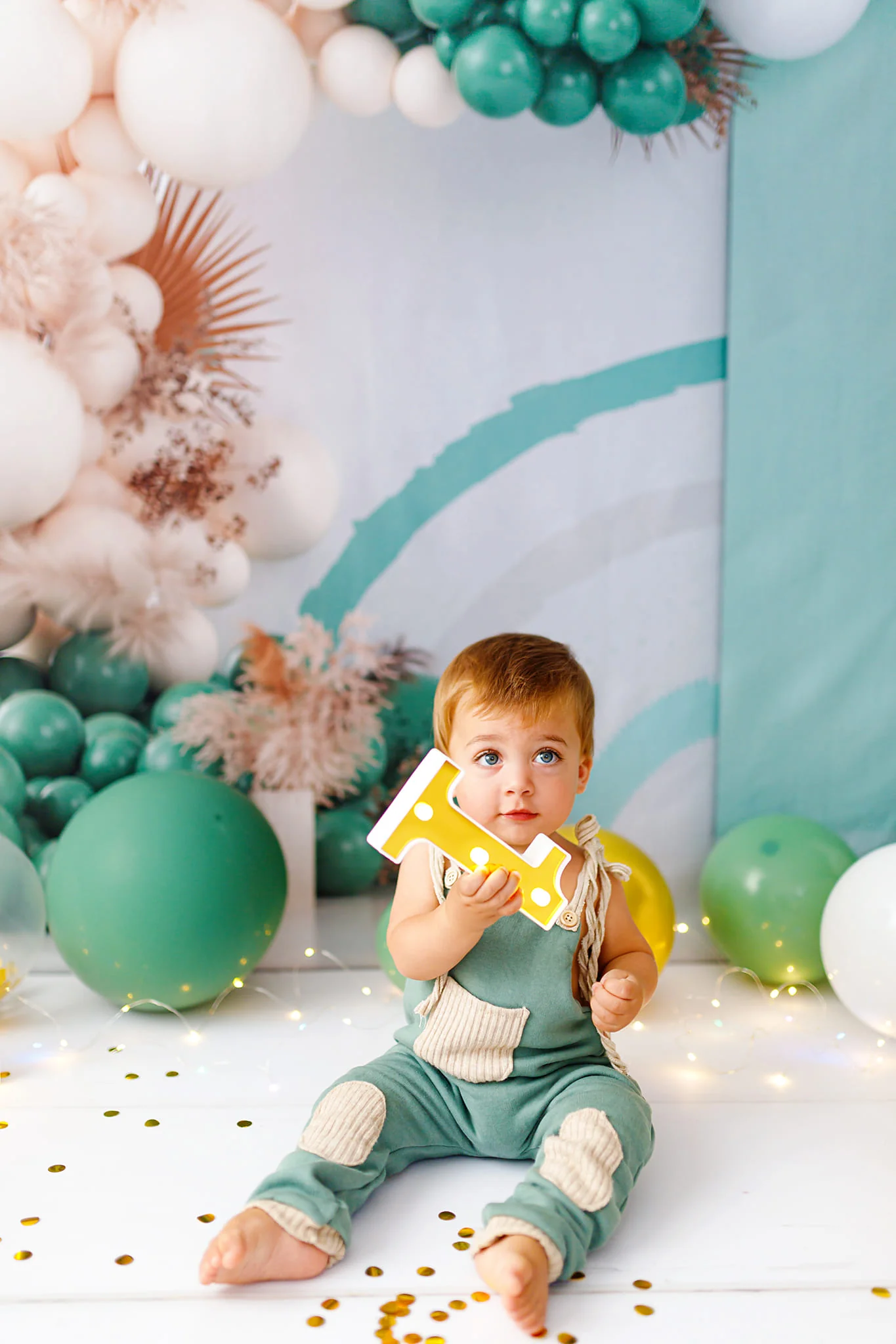 Kate Green Boho Balloons Backdrop Designed by Uta Mueller Photography - Image 4