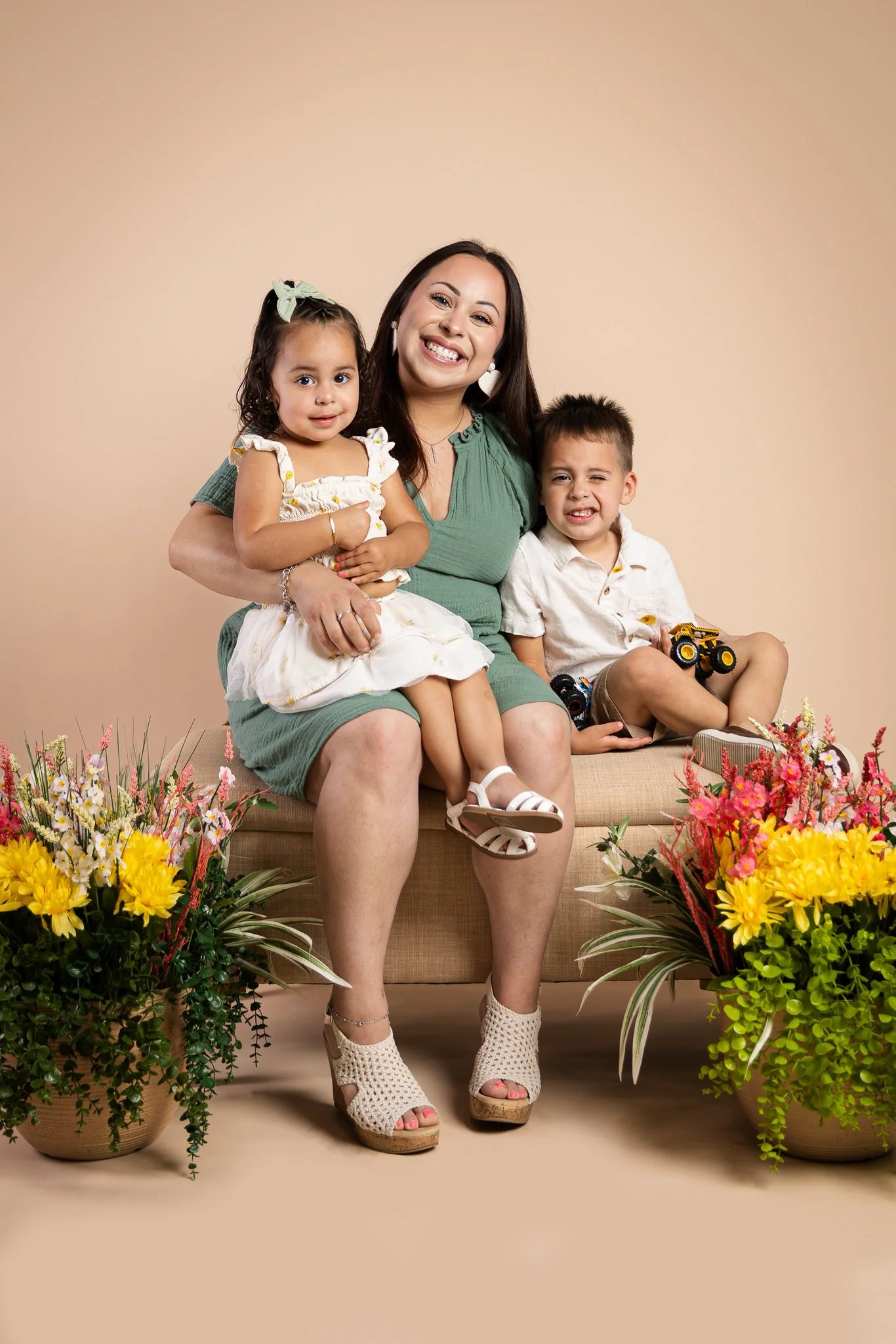Kate Ivory Beige Seamless Paper Backdrop for Photography - Image 5