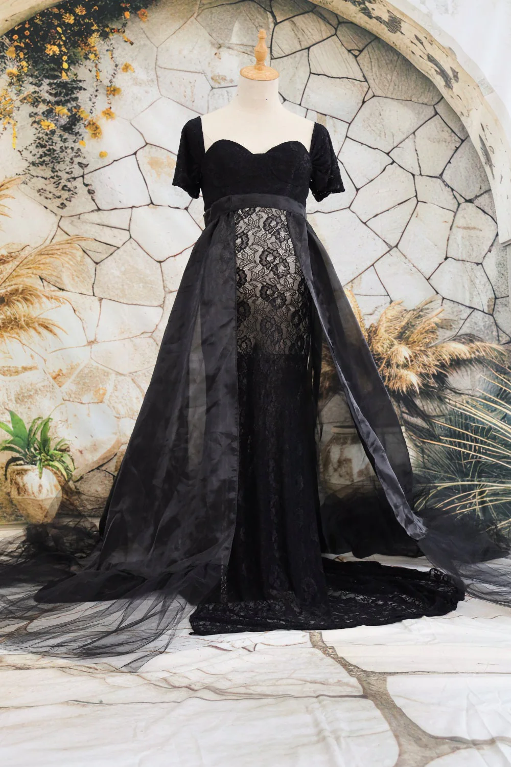 Kate Lace Short Sleeved Strapless Black Maternity Photoshoot Dress - Image 2