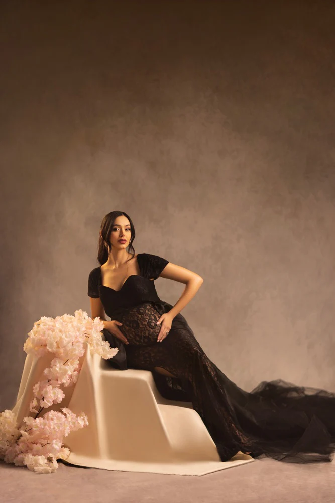 Kate Lace Short Sleeved Strapless Black Maternity Photoshoot Dress - Image 4