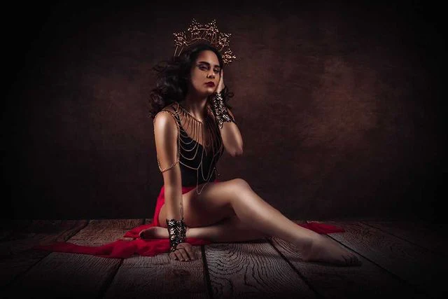 Kate Old Master Brown Backdrop + Dark Wood Rubber Floor Mat - Image 4