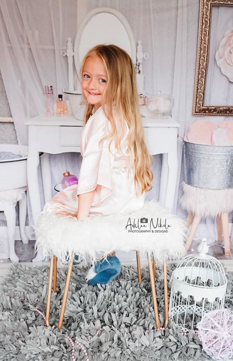 Kate Powder Room Children Backdrop for Photography Designed by Erin Larkins - Image 4