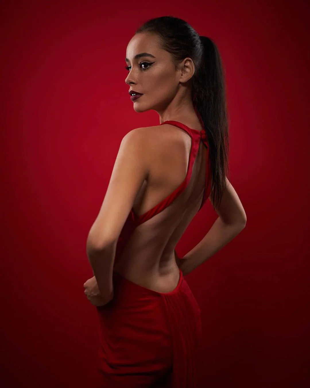 Kate Scarlet Red Seamless Paper Backdrop for Photography - Image 9