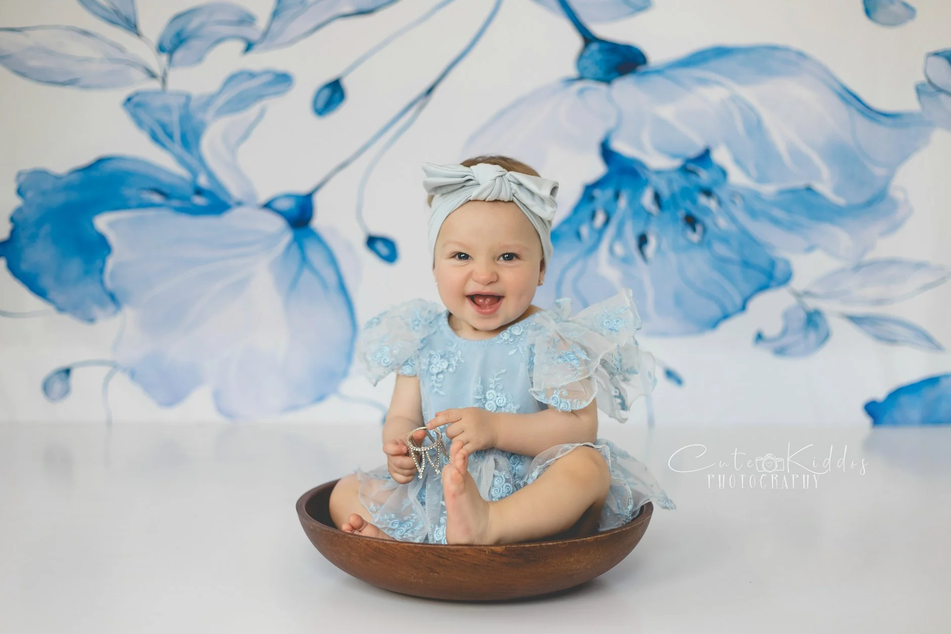 Kate Retro Blue Flower Backdrop for Photography - Image 4