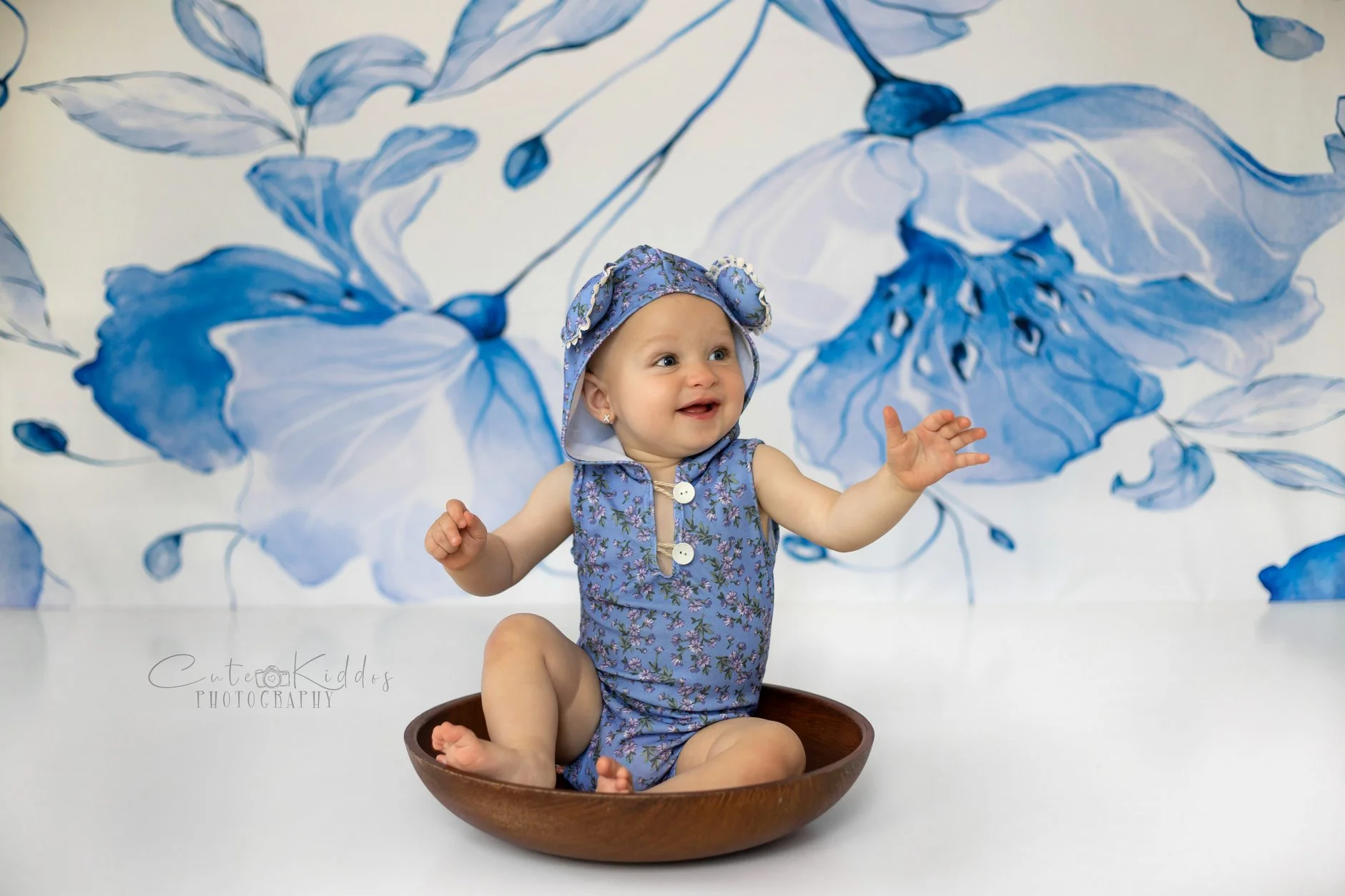 Kate Retro Blue Flower Backdrop for Photography - Image 5