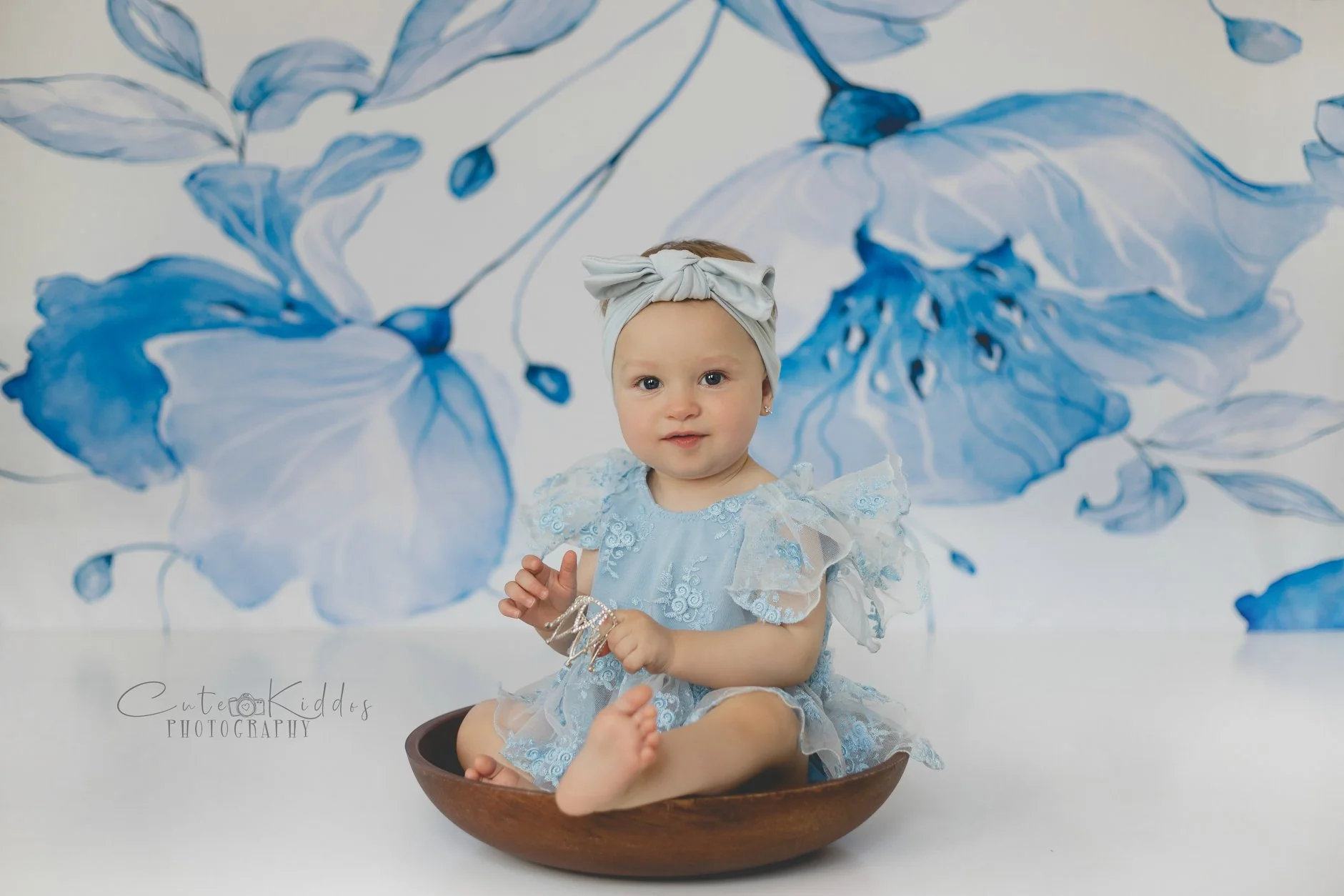 Kate Retro Blue Flower Backdrop for Photography - Image 6
