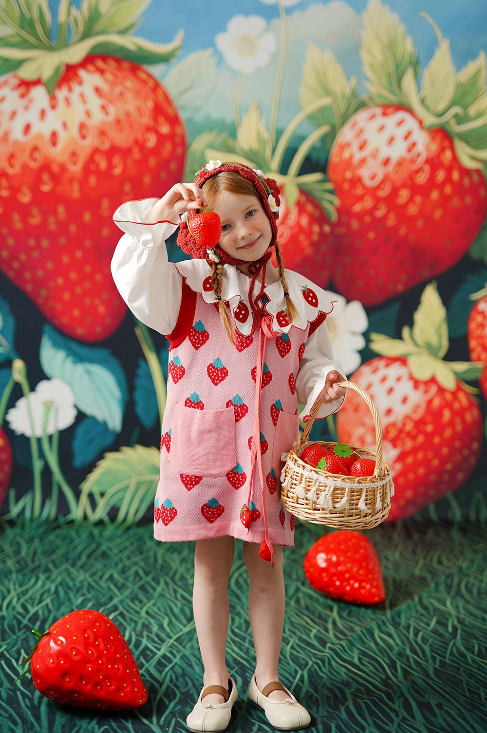 Kate Summer Large Artificial strawberry (8.66"L × 9.84"W) for Photography - Image 3