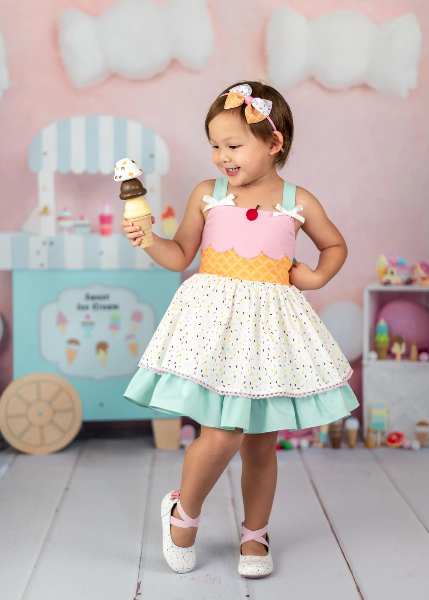 Kate Summer Ice Cream Cake Smash Backdrop Designed by Emetselch - Image 3