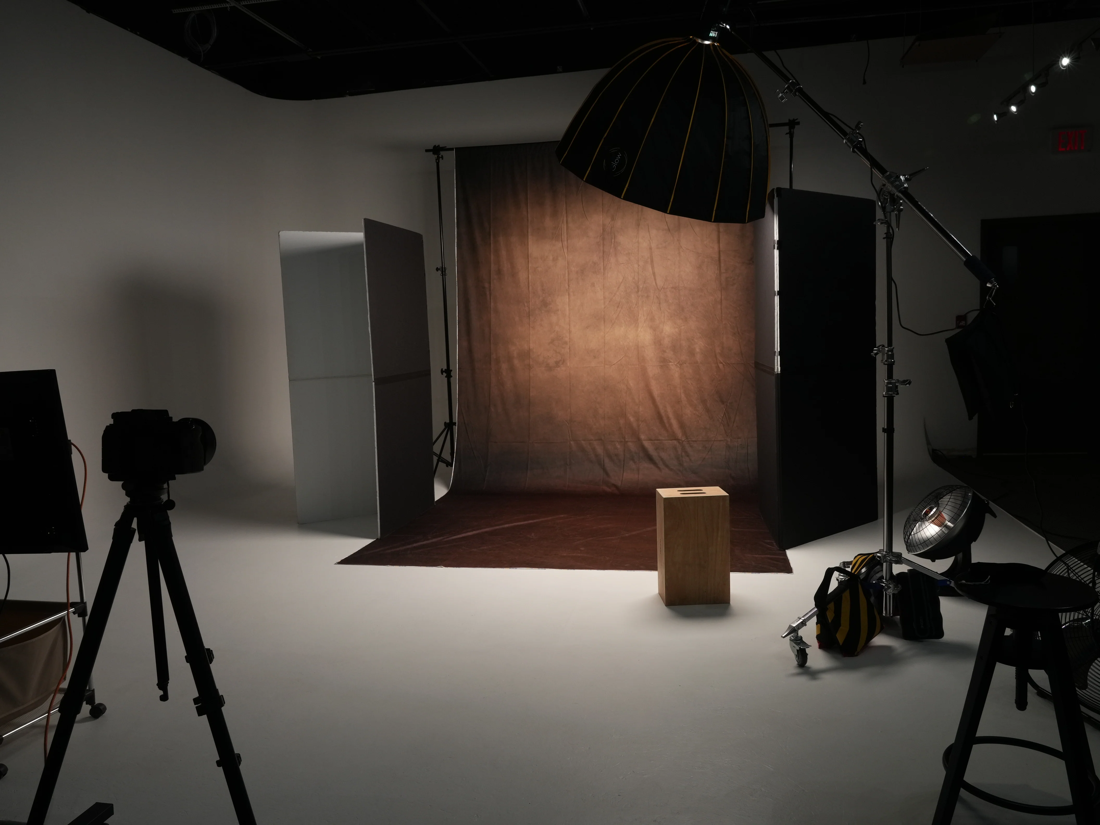 Kate Sweep Abstract Gold Brown Backdrop for Photography - Image 3