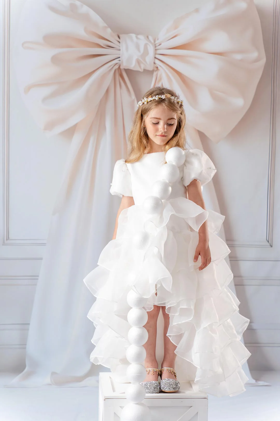 Kate Sweep Elegant Big Bow Backdrop Designed by Emetselch - Image 3