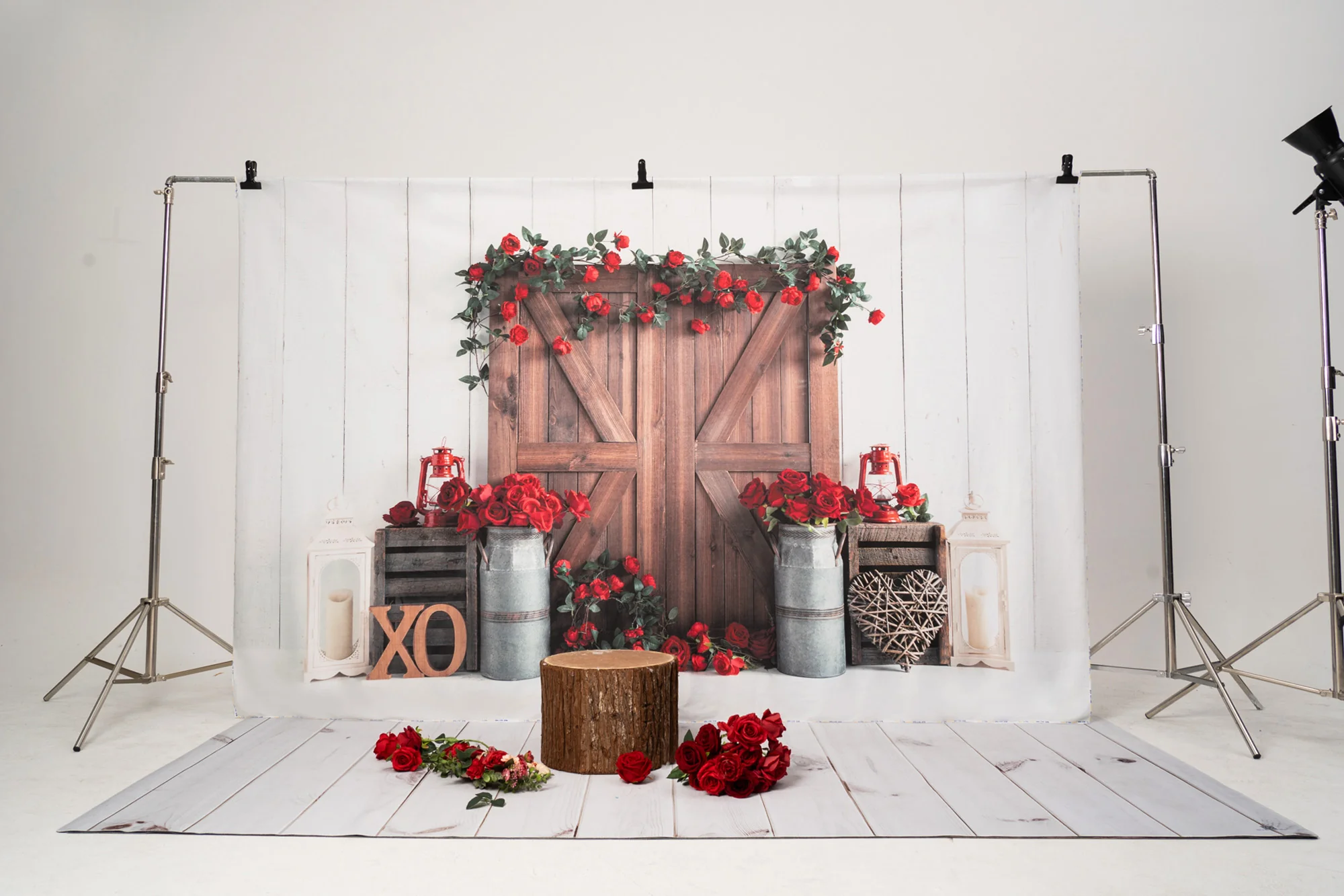 Kate Valentine's Day Barn Door Rose Backdrop for Photography - Image 3