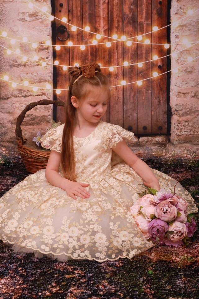 Kate Vintage Wall and Door with Lights Children Backdrop for Children Designed by JFCC - Image 3