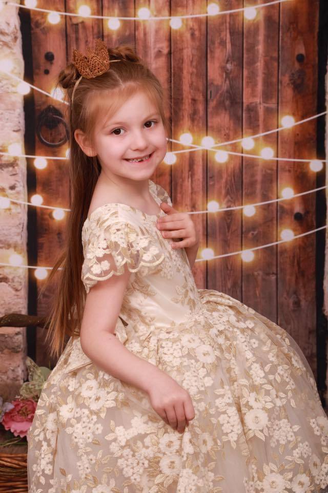 Kate Vintage Wall and Door with Lights Children Backdrop for Children Designed by JFCC - Image 4