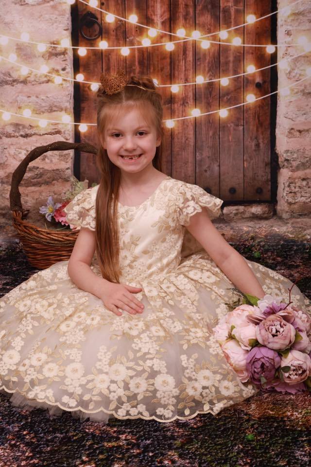 Kate Vintage Wall and Door with Lights Children Backdrop for Children Designed by JFCC - Image 5