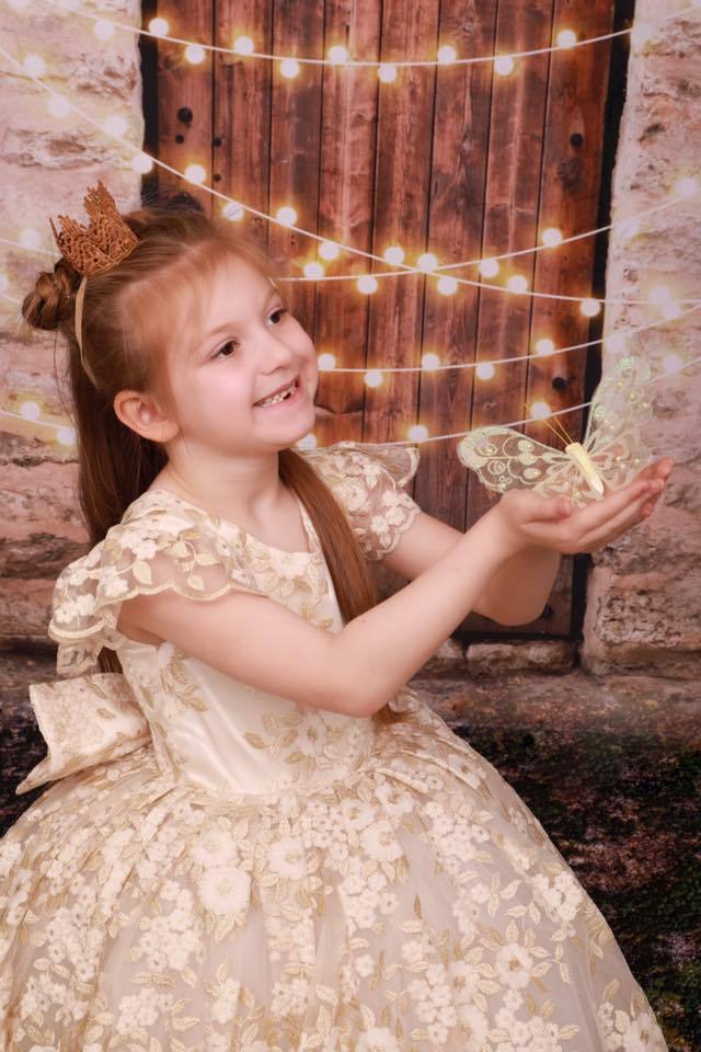 Kate Vintage Wall and Door with Lights Children Backdrop for Children Designed by JFCC - Image 7