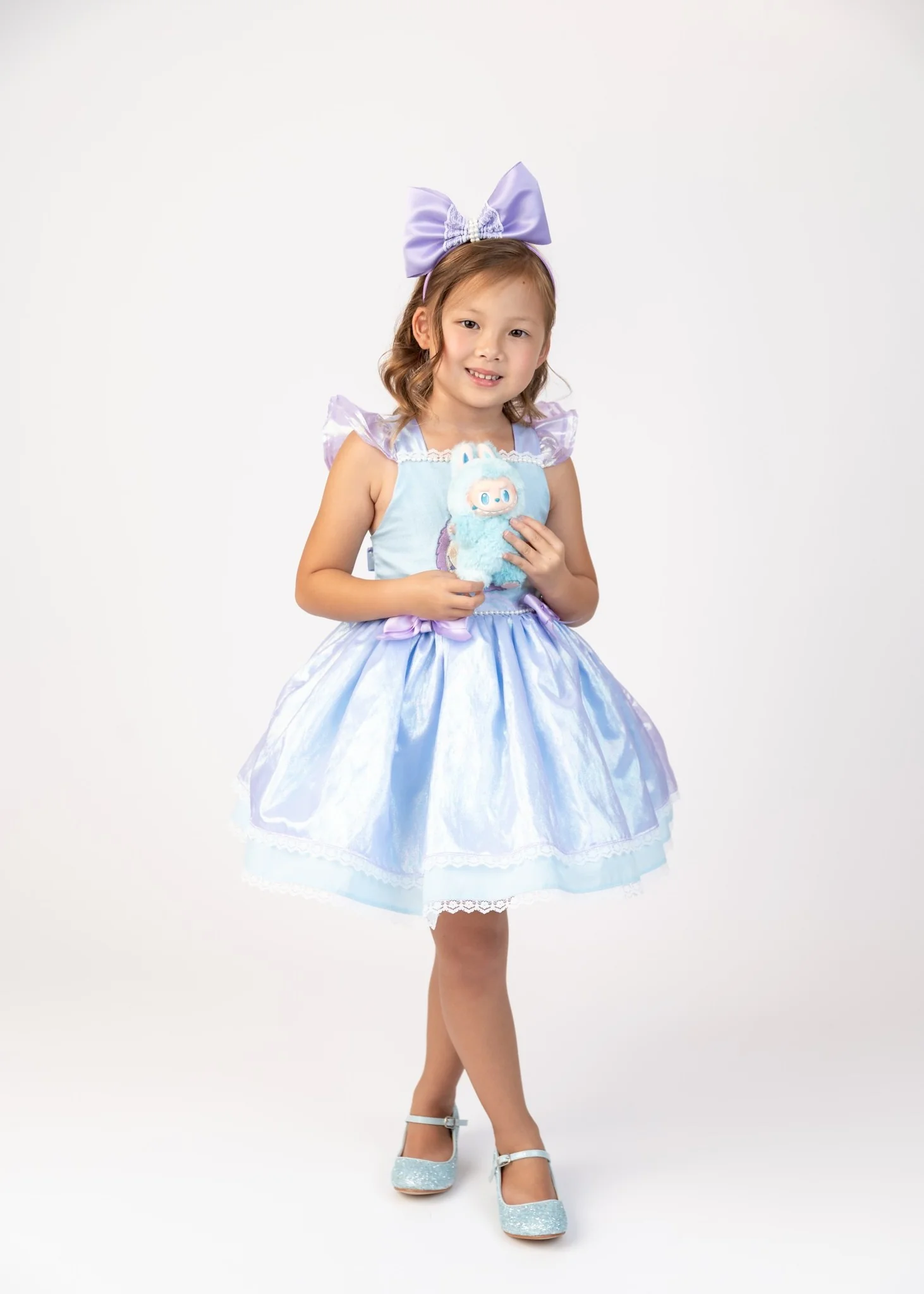 Kate White Seamless Paper Backdrop for Photography - Image 12