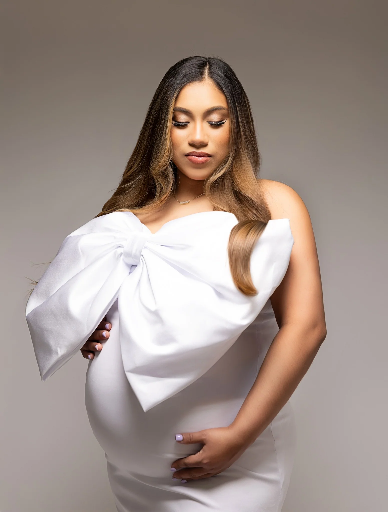 Kate White Seamless Paper Backdrop for Photography - Image 13
