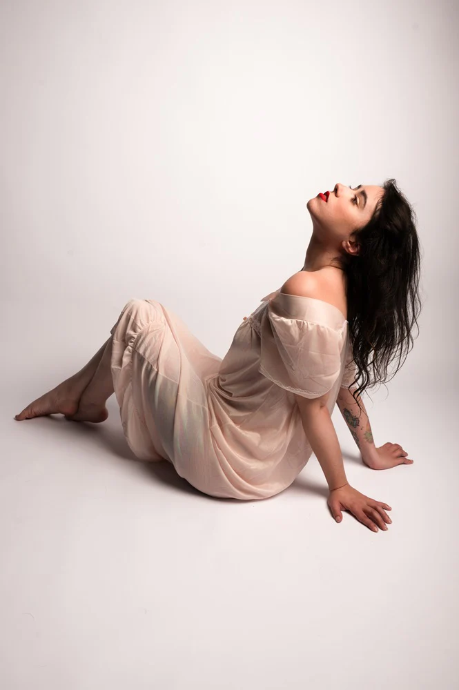 Kate White Seamless Paper Backdrop for Photography - Image 6