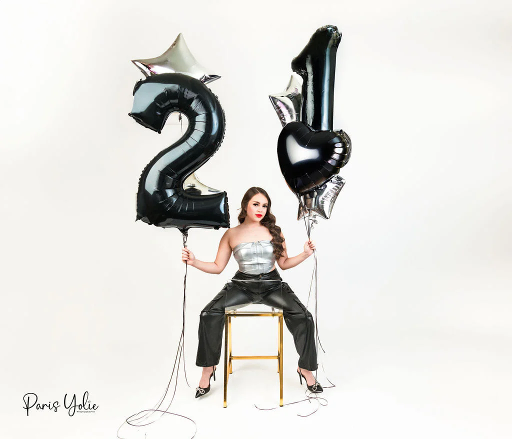Kate White Seamless Paper Backdrop for Photography - Image 7