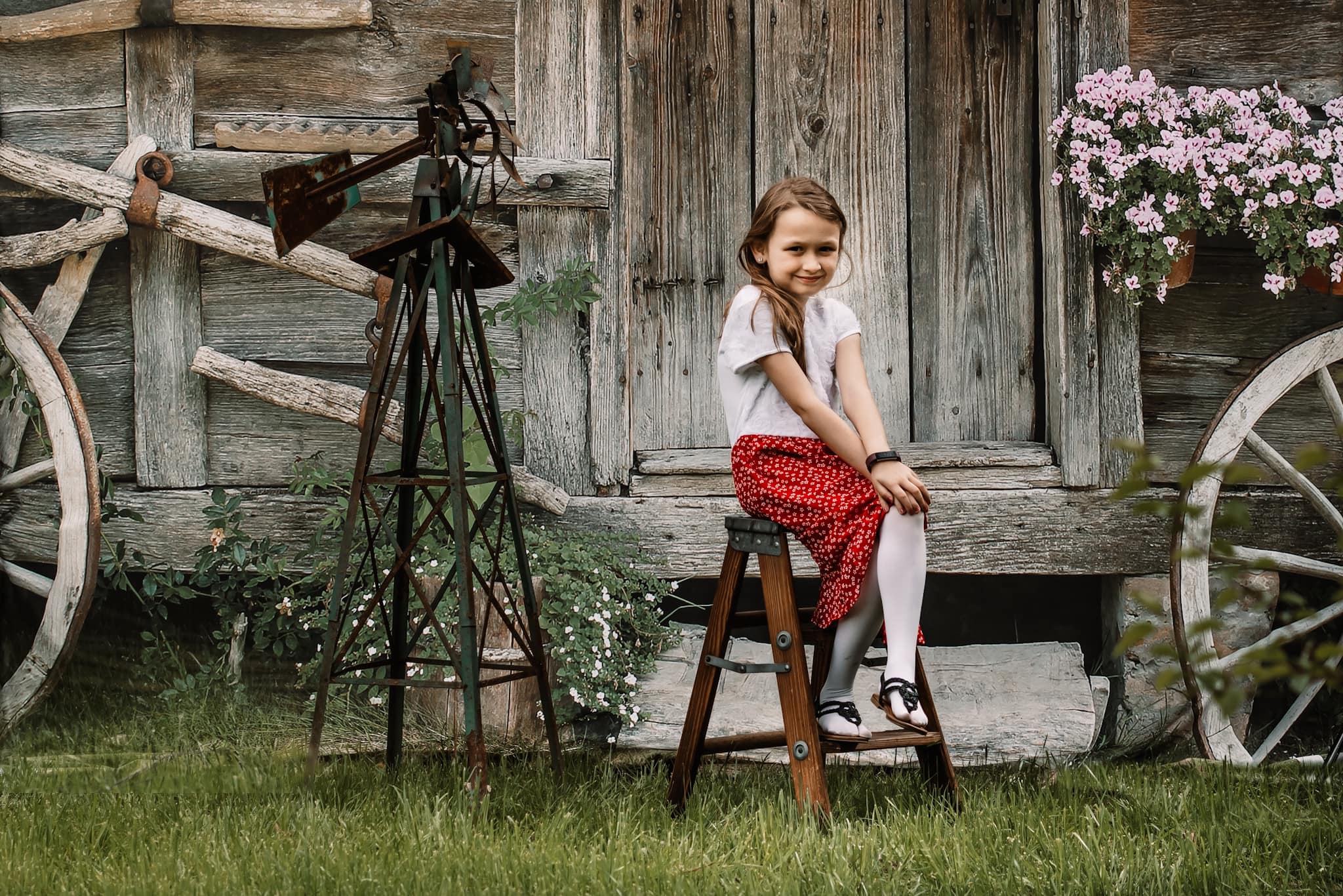 Kate Outdoor Backdrop Old Wood Barn for Photography - Image 3